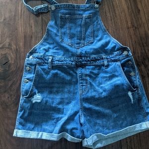 New without tags - Old Navy overalls shorts Large
